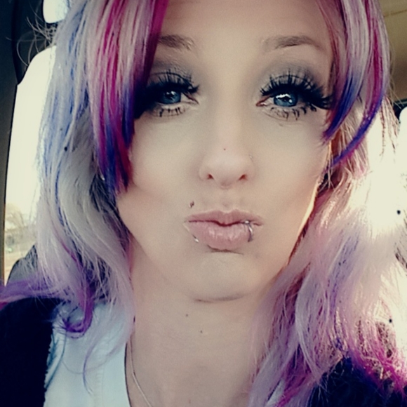 Meet your Posher, Stacey - Picture 3 of 5